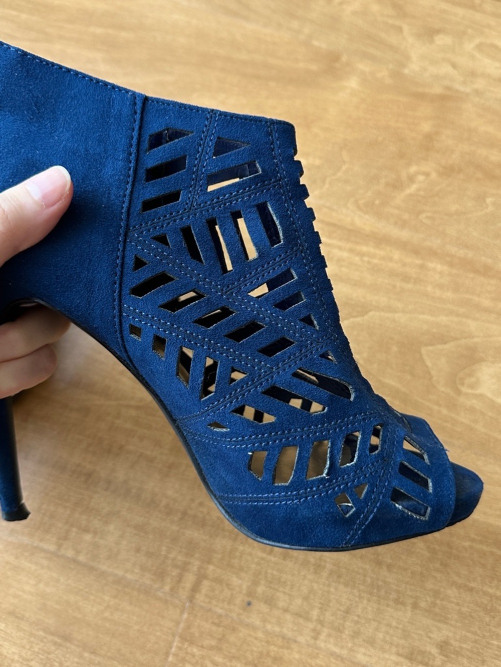 Guess Women’s Royal Blue Cutout Suede Margot Heeled Ankle Booties, Size 7M - Picture 13 of 14